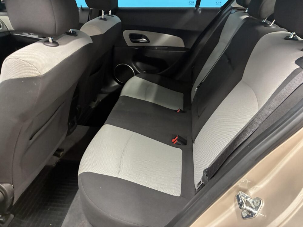 Chevrolet Cruze 8