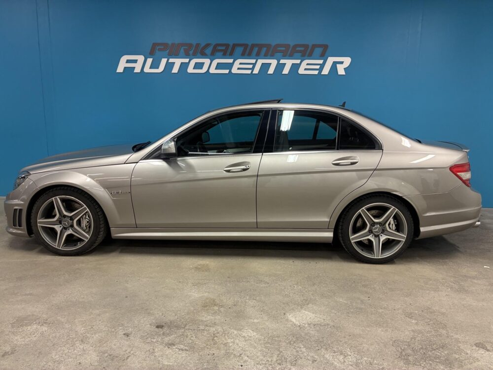 Mercedes-Benz C 63 AMG 2