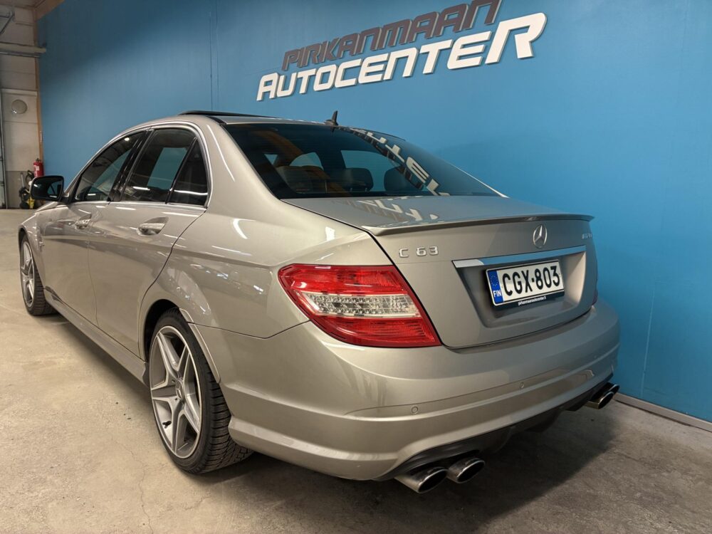 Mercedes-Benz C 63 AMG 3