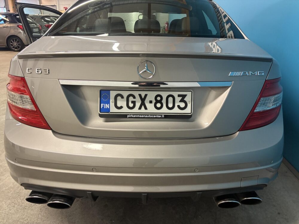 Mercedes-Benz C 63 AMG 7