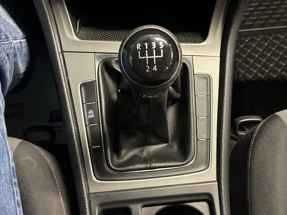 Volkswagen Golf 15