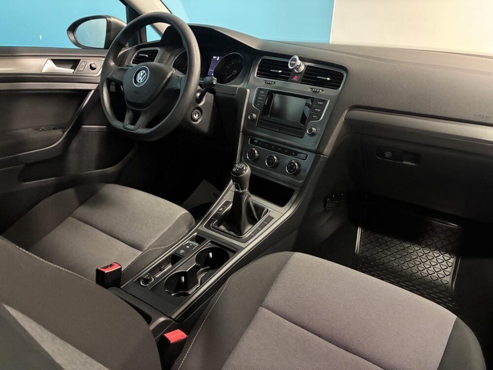 Volkswagen Golf 11