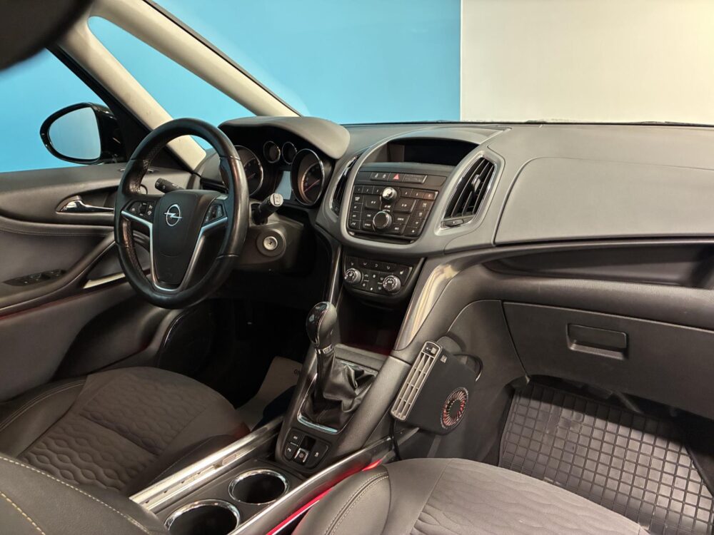 Opel Zafira Tourer 11