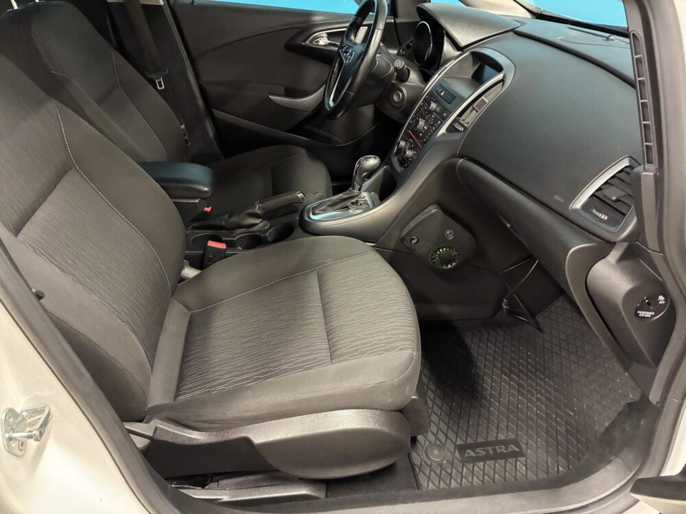 Opel Astra 9
