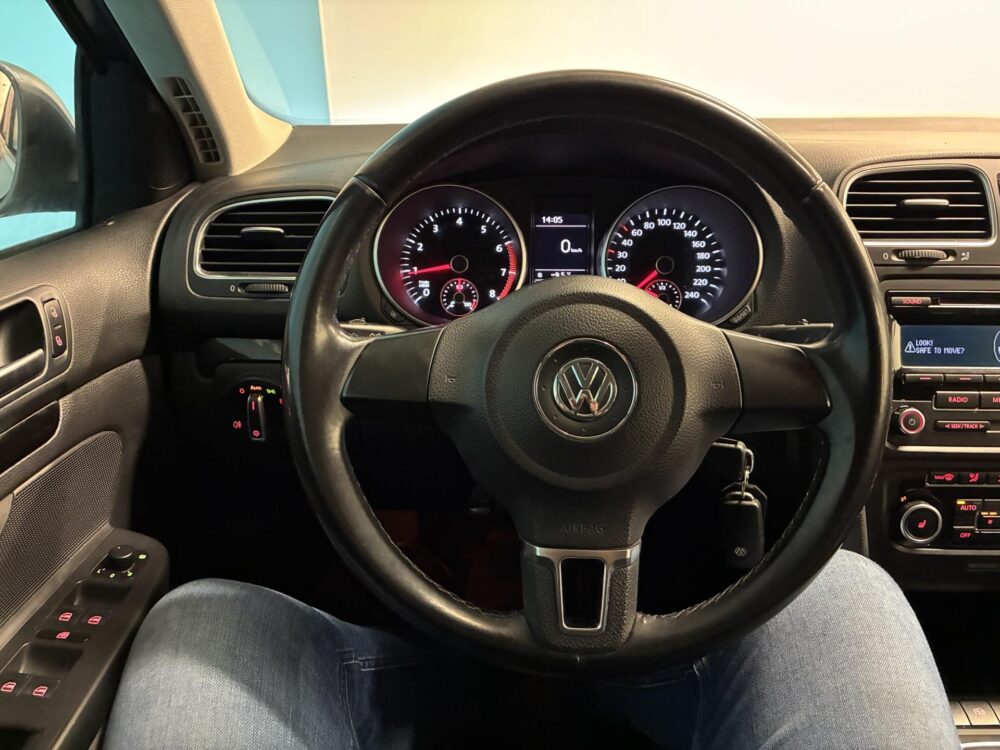 Volkswagen Golf 11