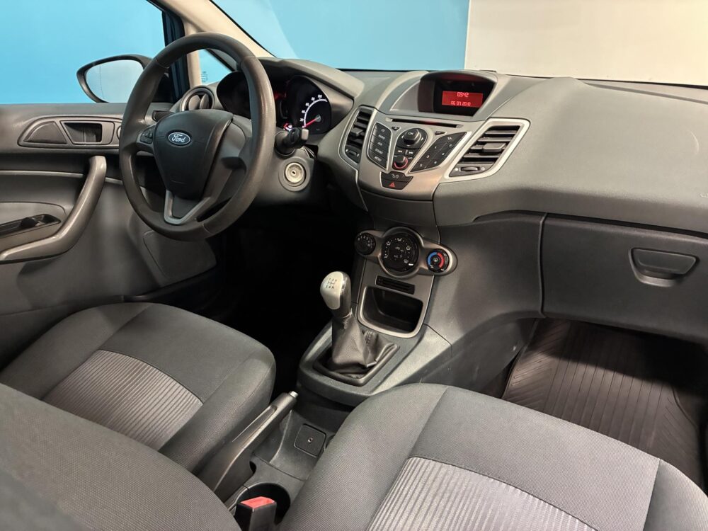 Ford Fiesta 13