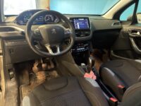 Peugeot 208 5