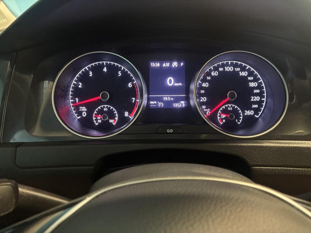 Volkswagen Golf 15