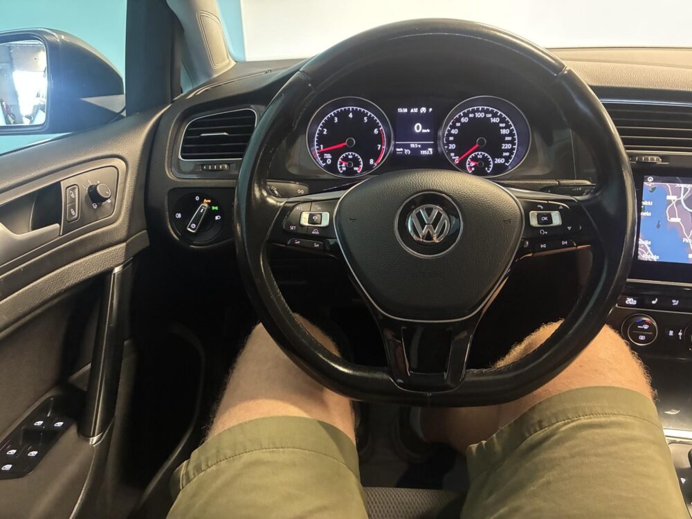 Volkswagen Golf 11