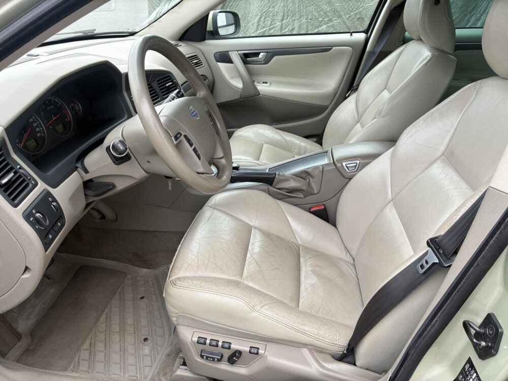 Volvo V70 4