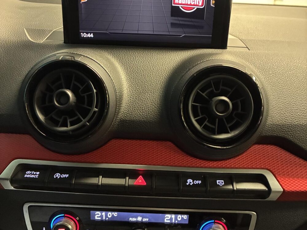Audi Q2 15