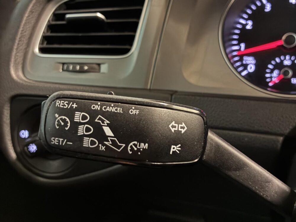 Volkswagen Golf 16