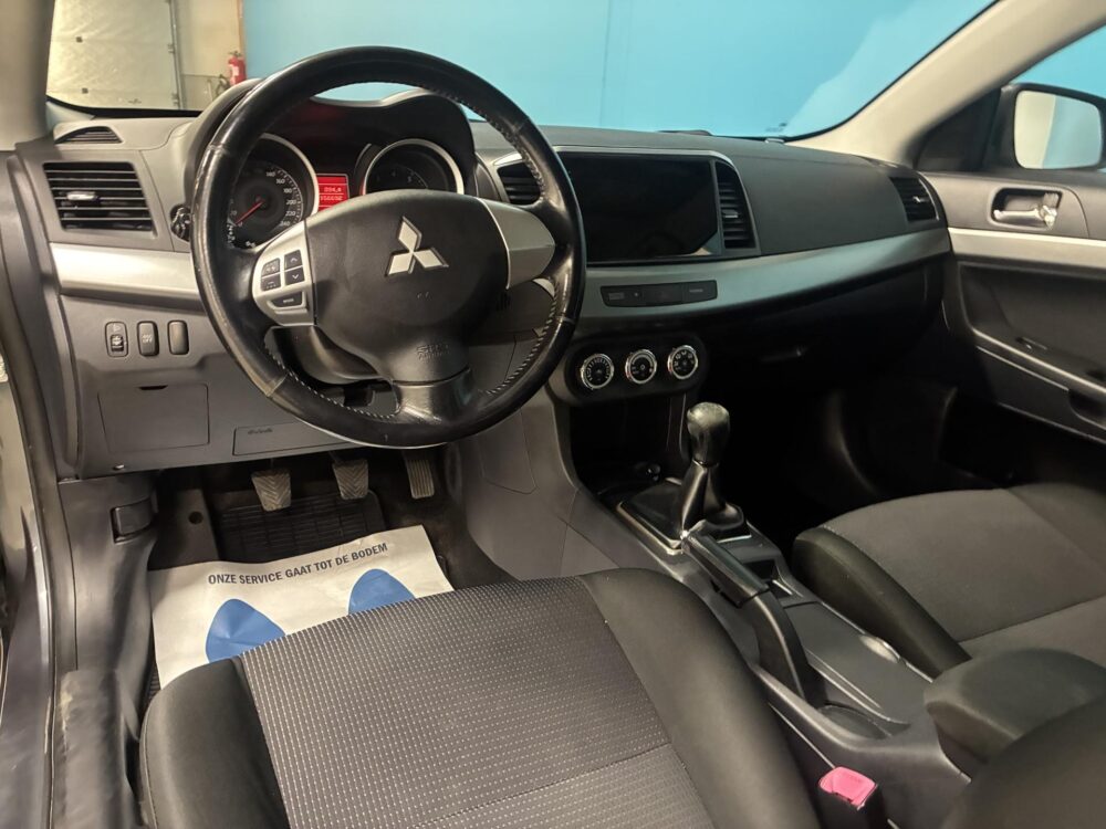 Mitsubishi Lancer 12