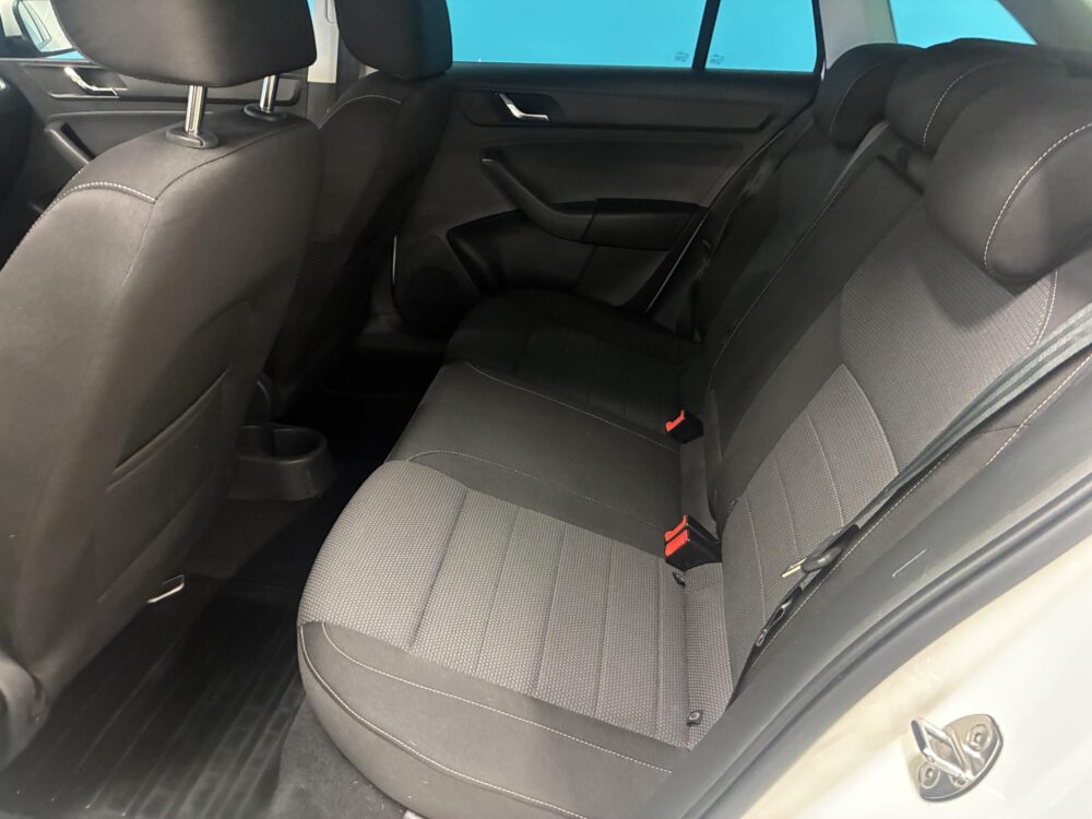 Skoda Rapid 8