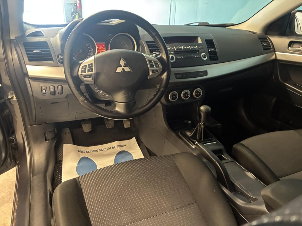 Mitsubishi Lancer 12