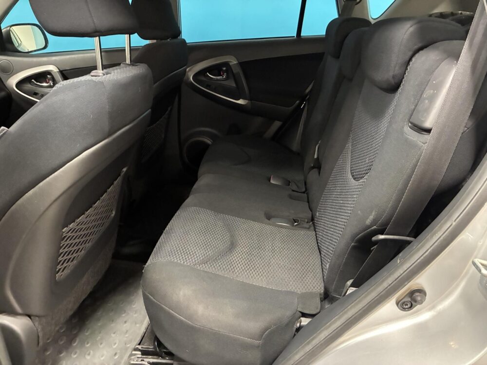 Toyota RAV4 8