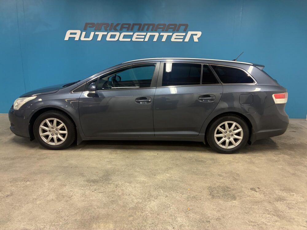 Toyota Avensis 2