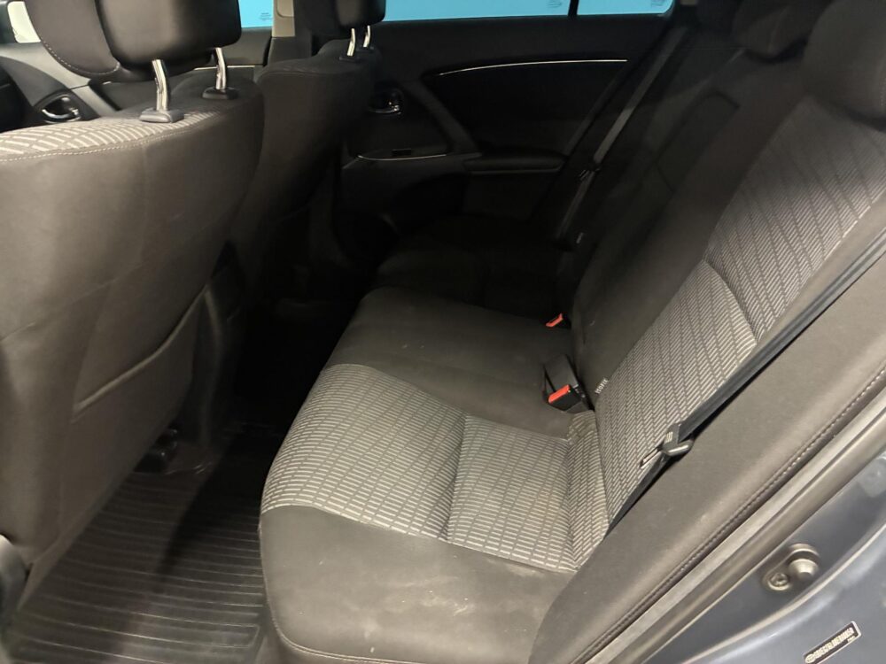 Toyota Avensis 5