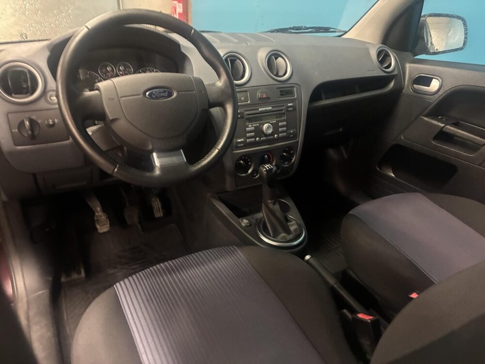 Ford Fusion 4